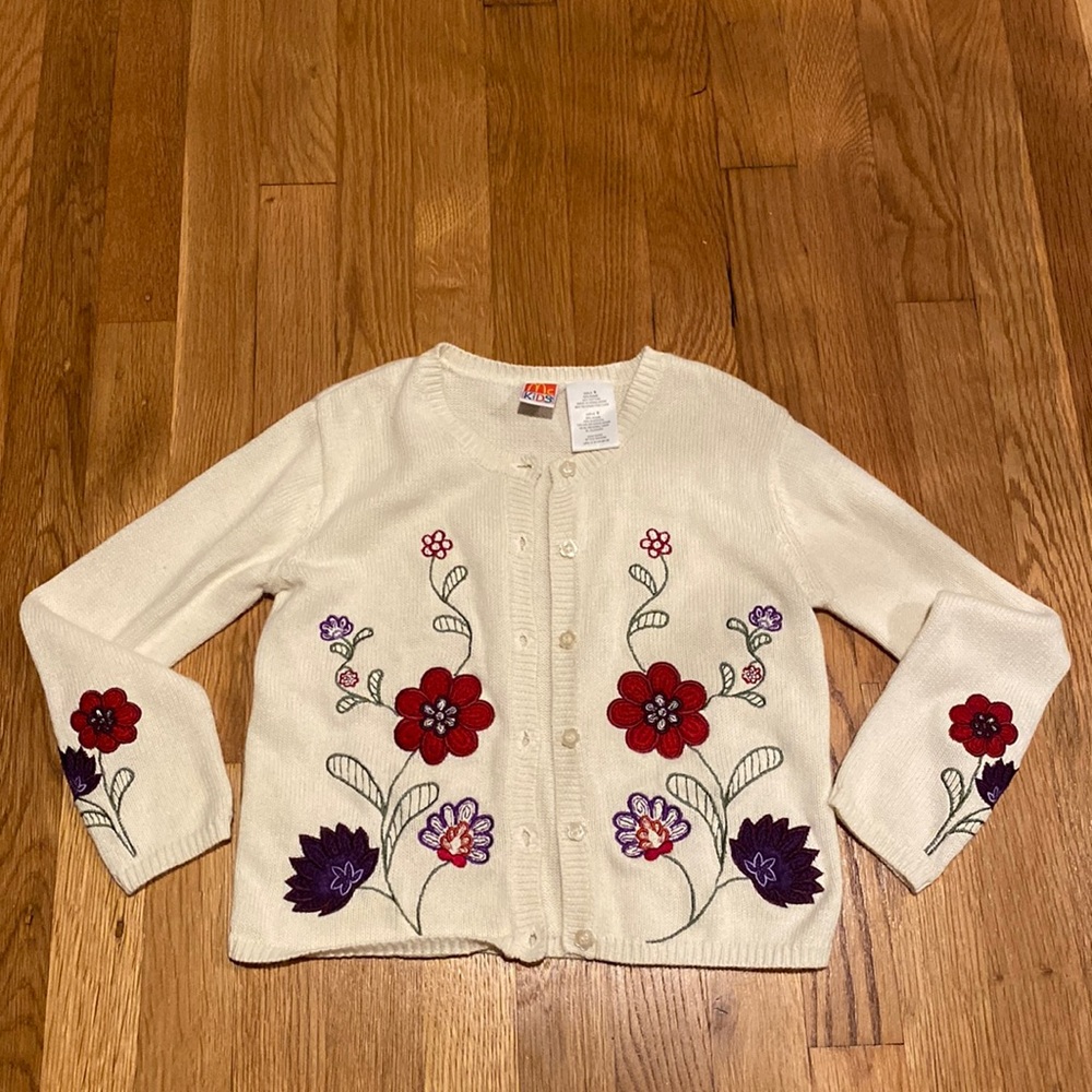NWOT Embroidered 🌸 Cardigan